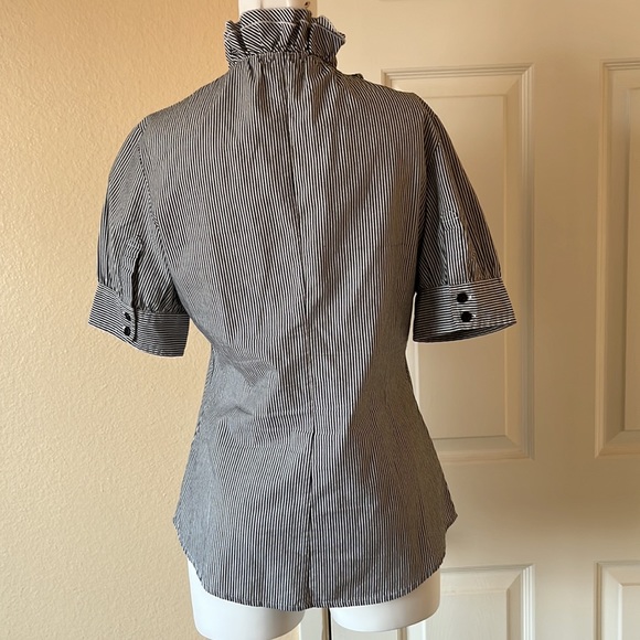 Quiksilver ruffle detail short sleeve blouse Small - Picture 5 of 11